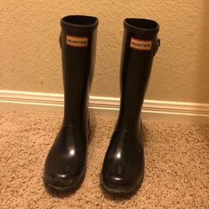 Kids size 3 Hunter boots! Perfect for the winter!